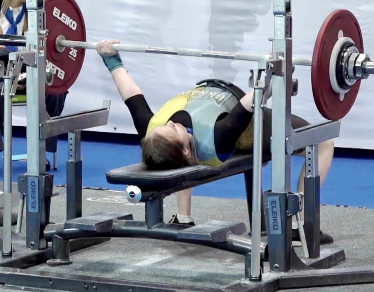 Жим лежачи у виконанні Регіни Фурсенко
